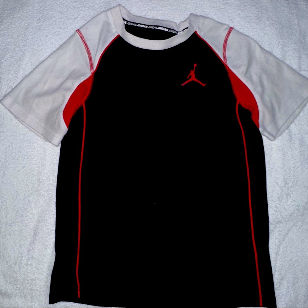 GUC Boys Jordan T Shirt Size Medium 10-12 Red Black White